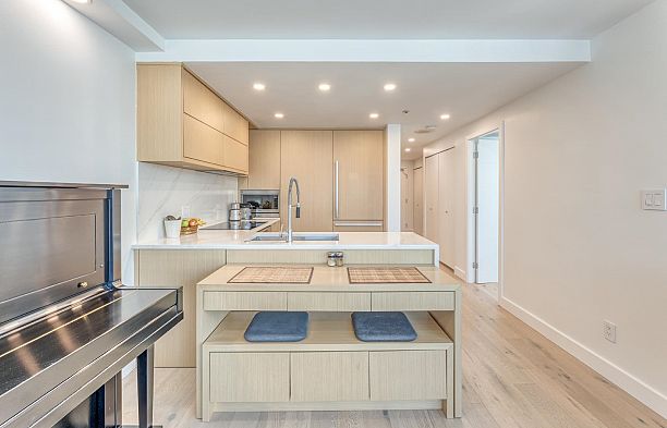 1001 588 Broughton Street Coal Harbour