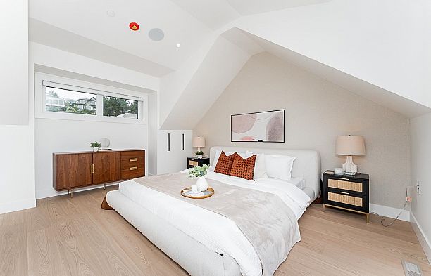 2 2837 Oliver Crescent Arbutus