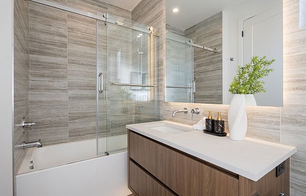 1 950 W 57th Avenue South Cambie