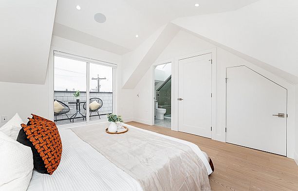 2 2837 Oliver Crescent Arbutus