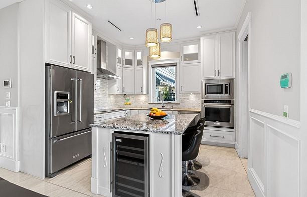 2989 W 32nd Avenue MacKenzie Heights