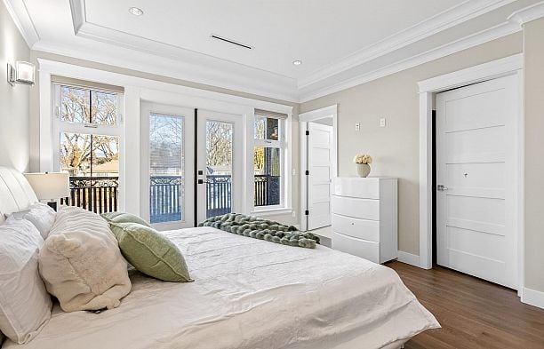 2989 W 32nd Avenue MacKenzie Heights