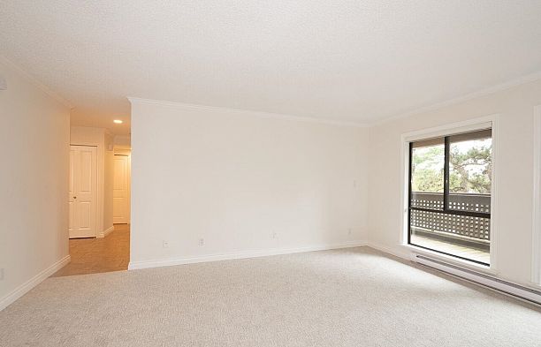 207 333 Wethersfield Drive South Cambie