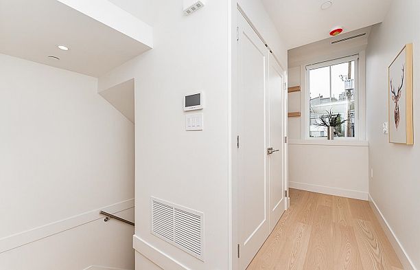 2 2837 Oliver Crescent Arbutus