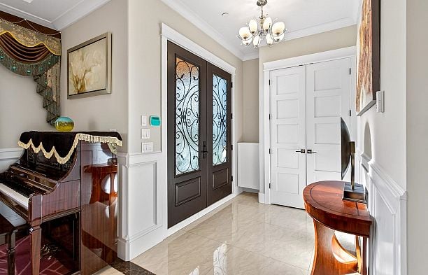 2989 W 32nd Avenue MacKenzie Heights