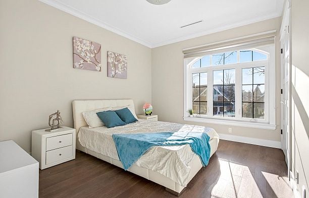 2989 W 32nd Avenue MacKenzie Heights