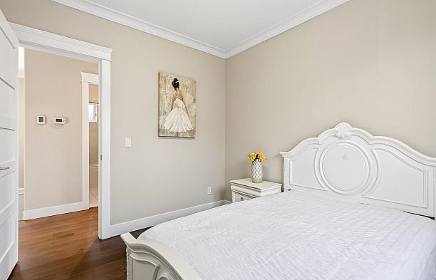 2989 W 32nd Avenue MacKenzie Heights