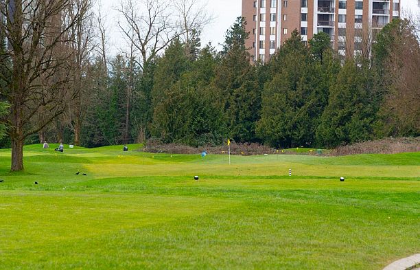 207 333 Wethersfield Drive South Cambie