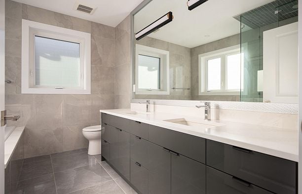 1 58 E 39th Avenue Main