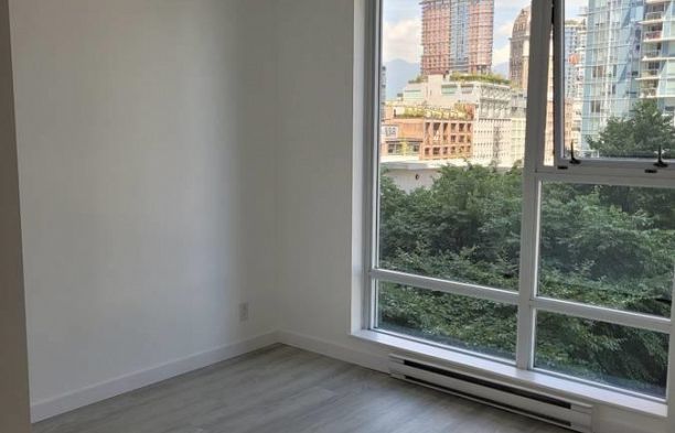 131 REGIMENT SQUARE, Vancouver BC V6B 1X6 Downtown VW