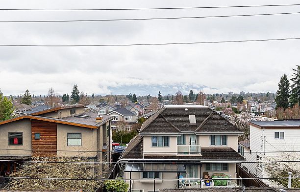 2 2837 Oliver Crescent Arbutus