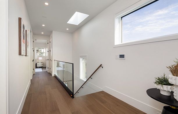 1 950 W 57th Avenue South Cambie