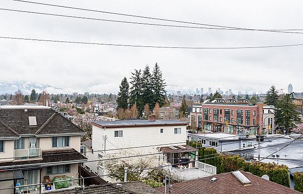 2 2837 Oliver Crescent Arbutus