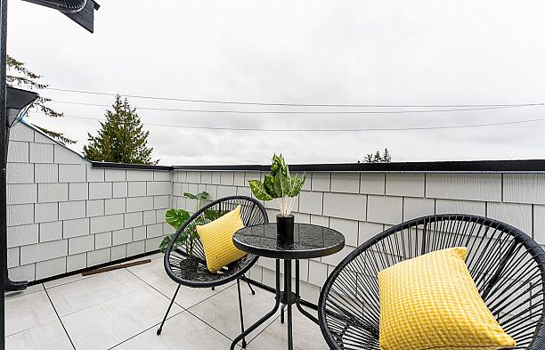 2 2837 Oliver Crescent Arbutus