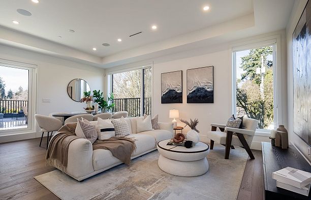 1 950 W 57th Avenue South Cambie