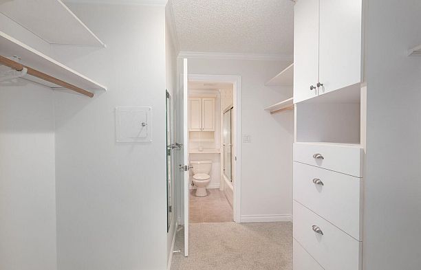 207 333 Wethersfield Drive South Cambie