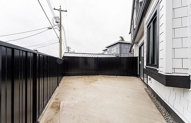 2 2837 Oliver Crescent Arbutus