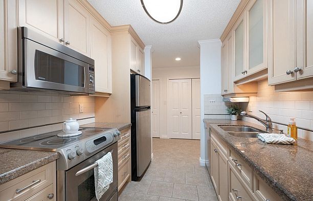 207 333 Wethersfield Drive South Cambie