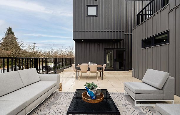 1 950 W 57th Avenue South Cambie