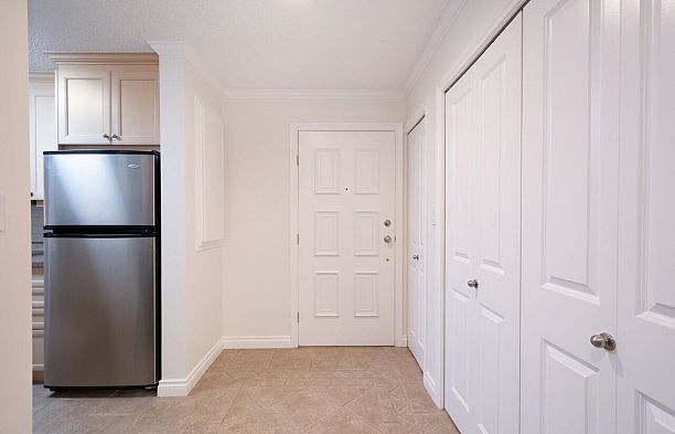 207 333 Wethersfield Drive South Cambie