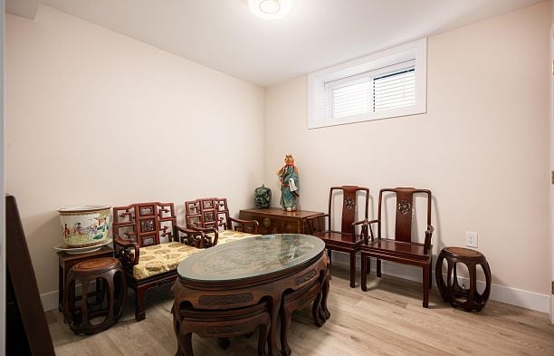 1 58 E 39th Avenue Main