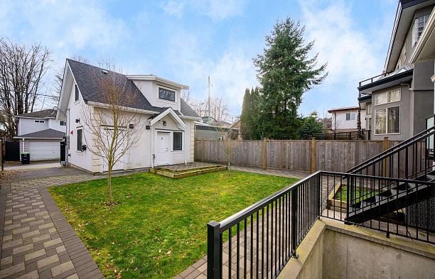 1 58 E 39th Avenue Main