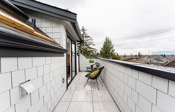 2 2837 Oliver Crescent Arbutus