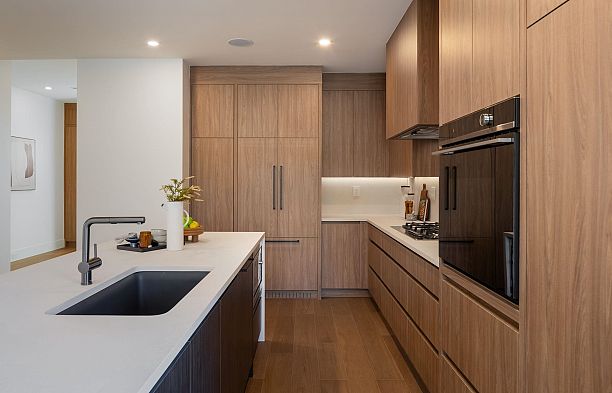 1 950 W 57th Avenue South Cambie