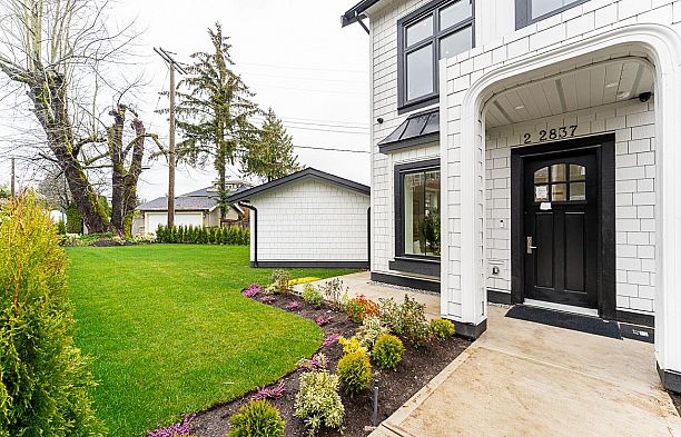 2 2837 Oliver Crescent Arbutus