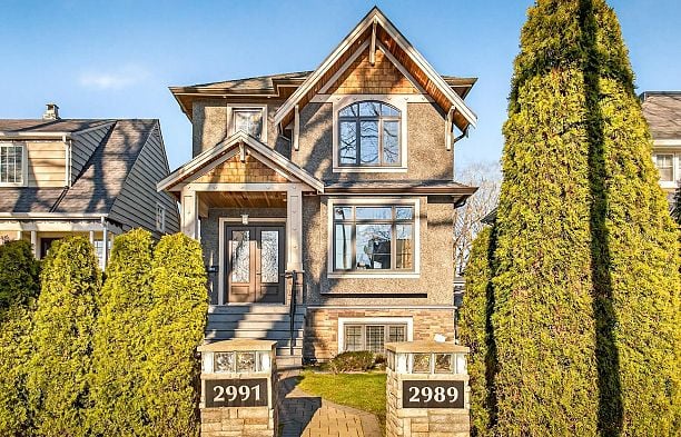 2989 W 32nd Avenue MacKenzie Heights