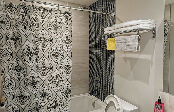 232 1777 W 7th Avenue Fairview VW