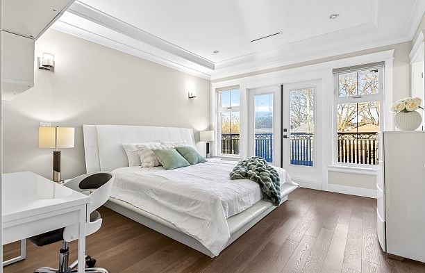 2989 W 32nd Avenue MacKenzie Heights