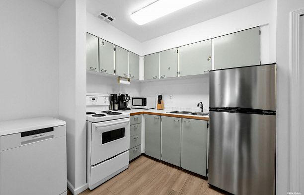 201 8680 Fremlin Street Marpole