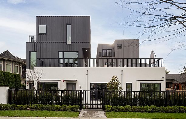 1 950 W 57th Avenue South Cambie