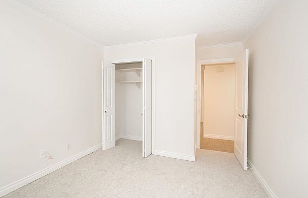 207 333 Wethersfield Drive South Cambie