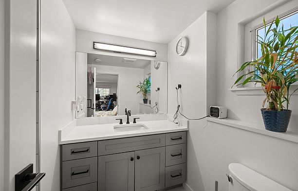 2566 Mcbain Avenue Quilchena