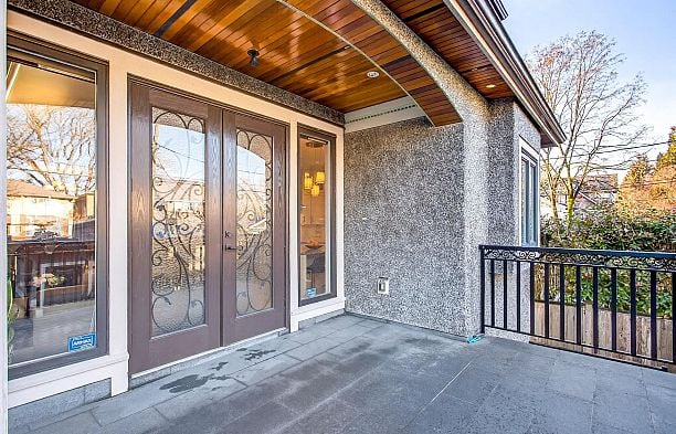 2989 W 32nd Avenue MacKenzie Heights