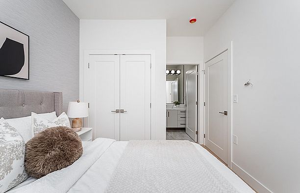 2 2837 Oliver Crescent Arbutus