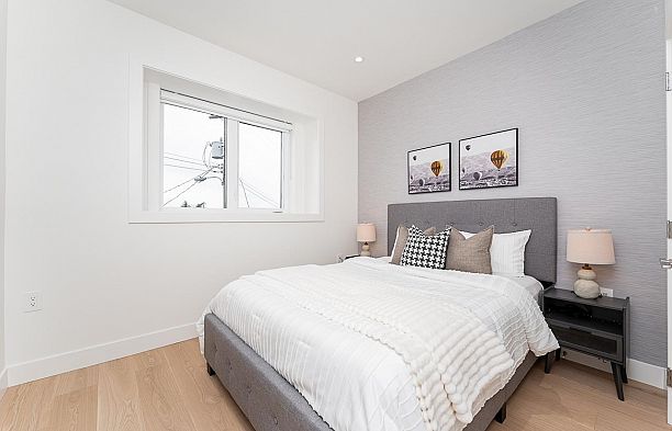 2 2837 Oliver Crescent Arbutus