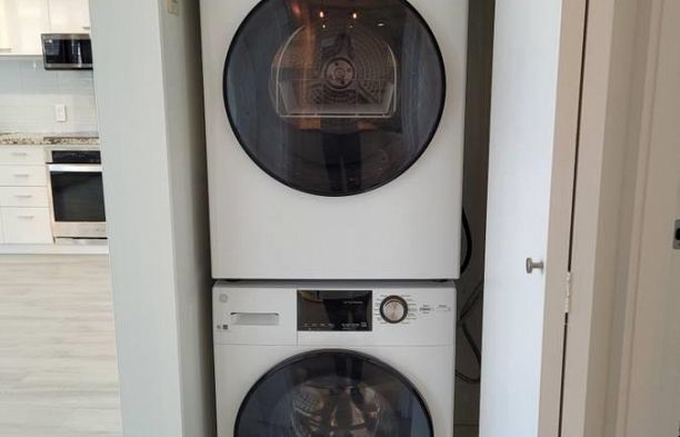 131 REGIMENT SQUARE, Vancouver BC V6B 1X6 Downtown VW