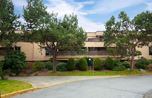 207 333 Wethersfield Drive South Cambie