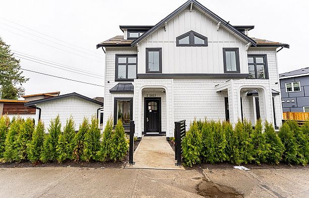 2 2837 Oliver Crescent Arbutus