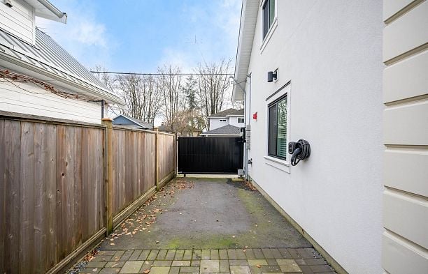 1 58 E 39th Avenue Main