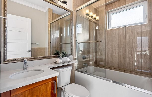 2989 W 32nd Avenue MacKenzie Heights