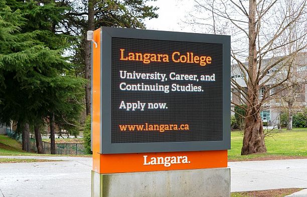 207 333 Wethersfield Drive South Cambie