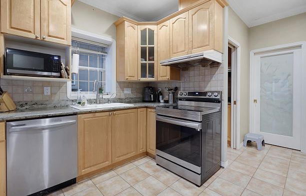 3263 W 38th Avenue Kerrisdale