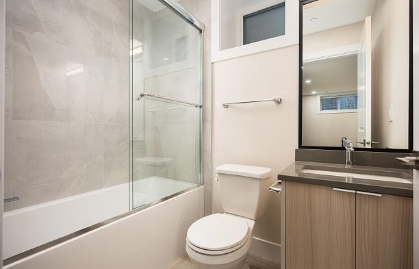 1 58 E 39th Avenue Main