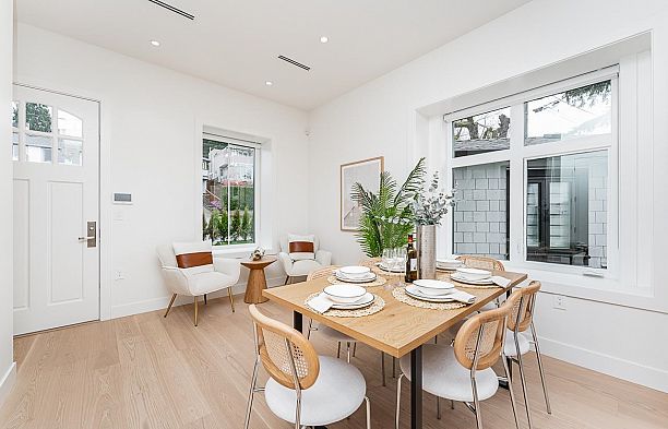 2 2837 Oliver Crescent Arbutus