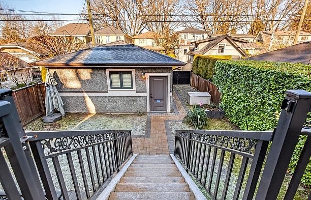 2989 W 32nd Avenue MacKenzie Heights
