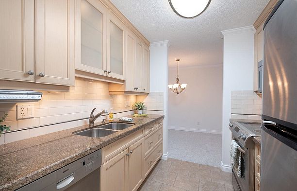 207 333 Wethersfield Drive South Cambie